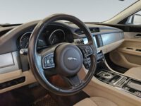 Jaguar XF 9