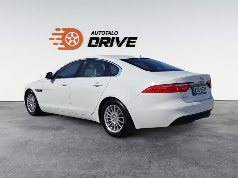 Jaguar XF 3