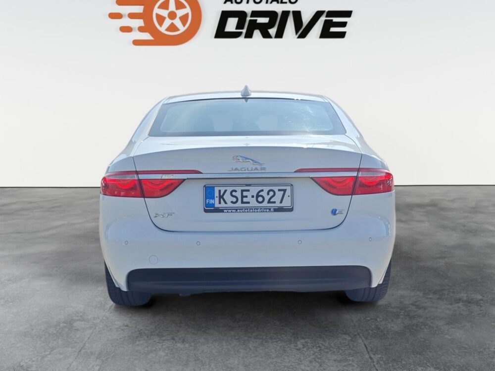 Jaguar XF 4
