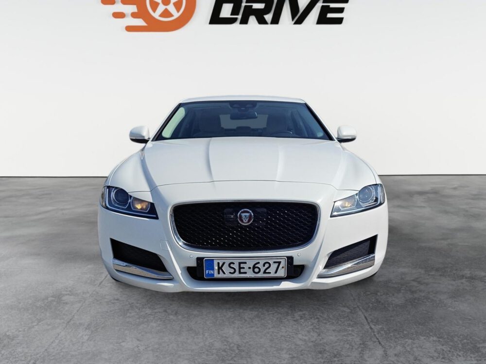 Jaguar XF 8