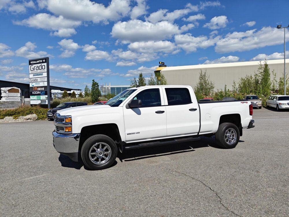 Chevrolet Silverado 2