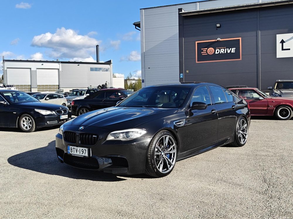 BMW M5 1