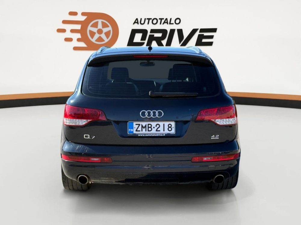 Audi Q7 4