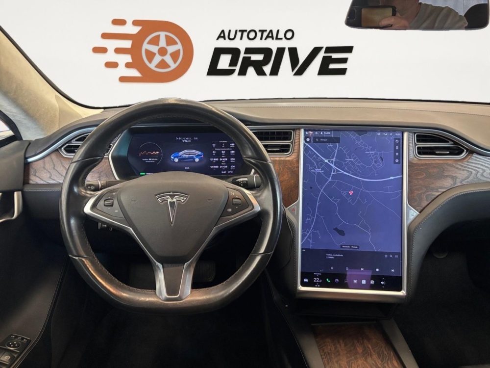Tesla Model S 12