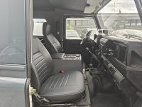 Land Rover Defender 14