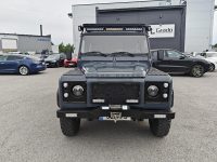 Land Rover Defender 10