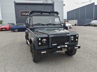 Land Rover Defender 9