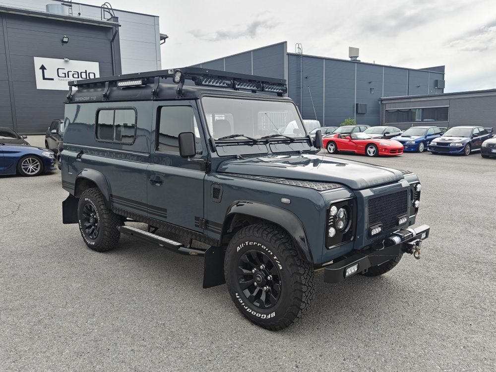 Land Rover Defender 8