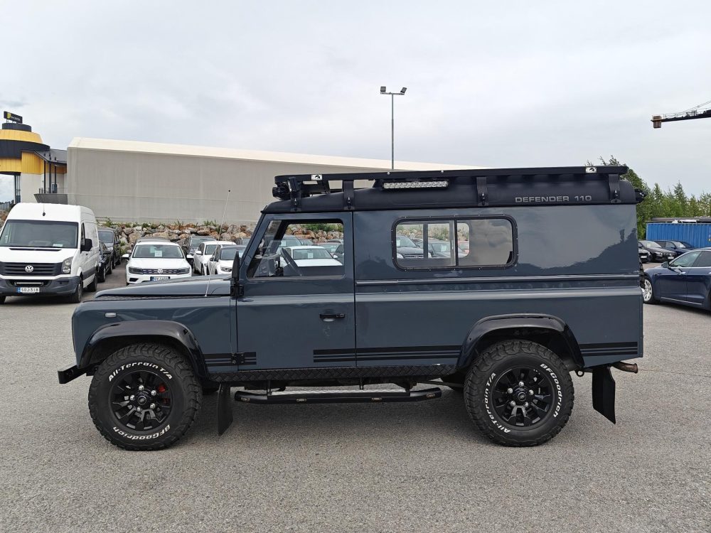 Land Rover Defender 3