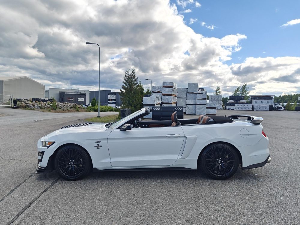 Ford Mustang 4