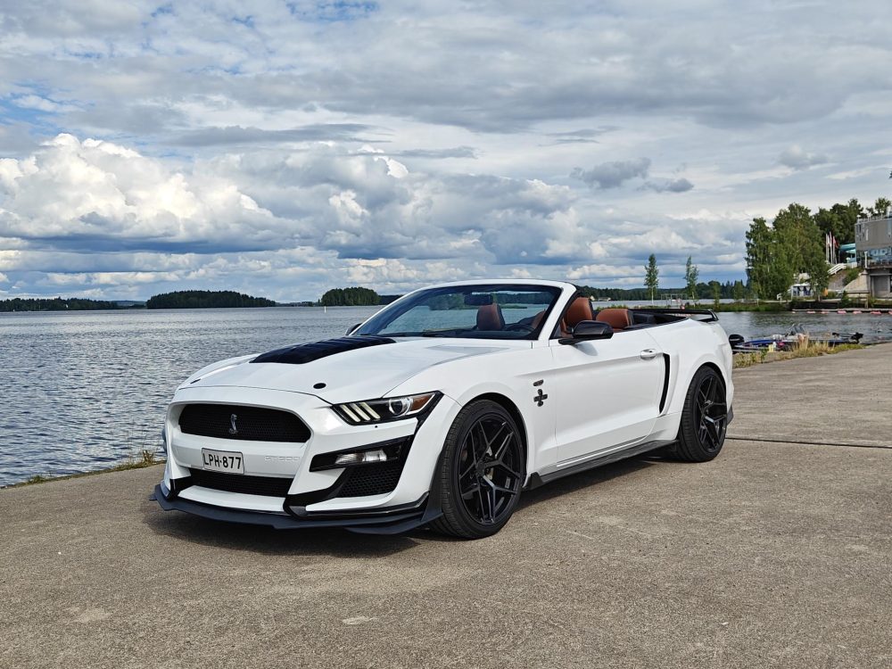 Ford Mustang 1