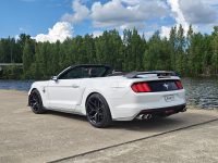 Ford Mustang 4