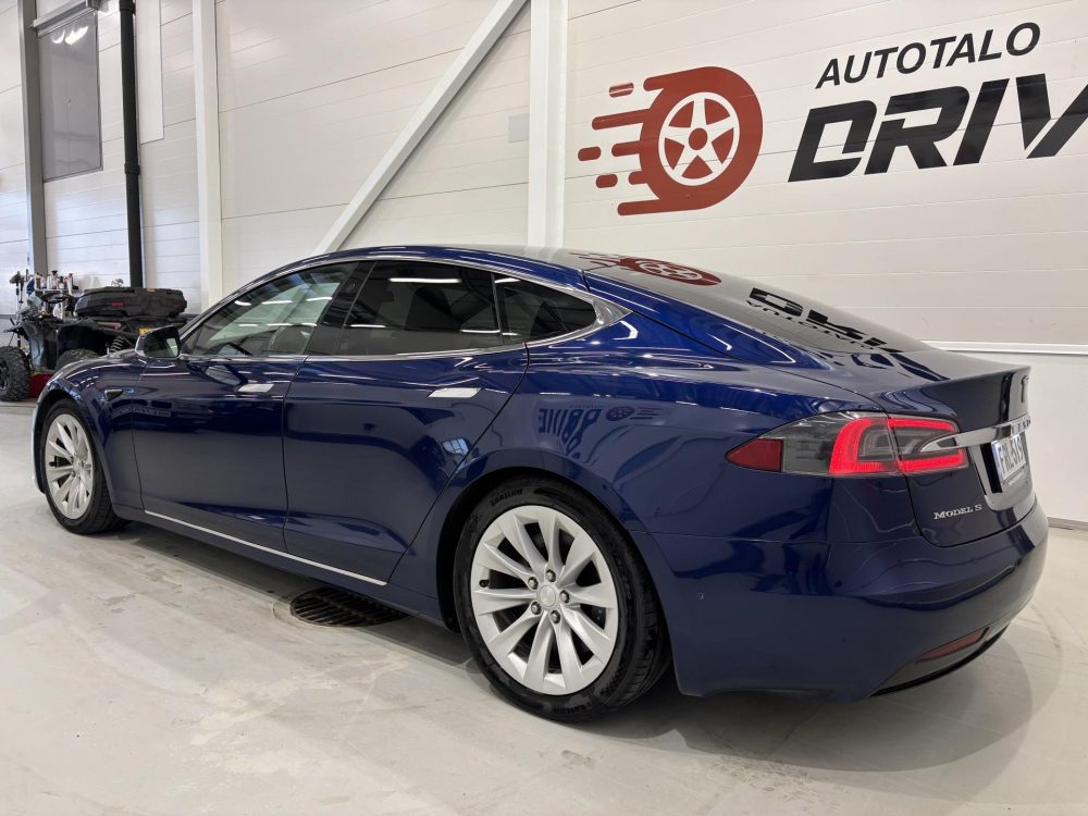 Tesla Model S 3