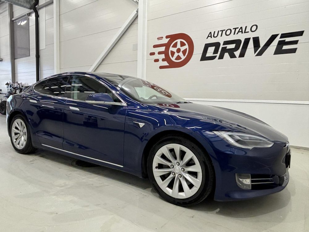 Tesla Model S 8