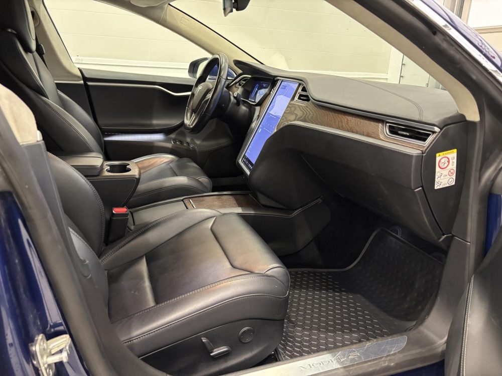 Tesla Model S 10