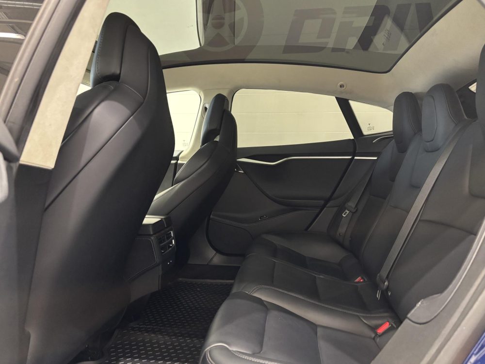 Tesla Model S 11