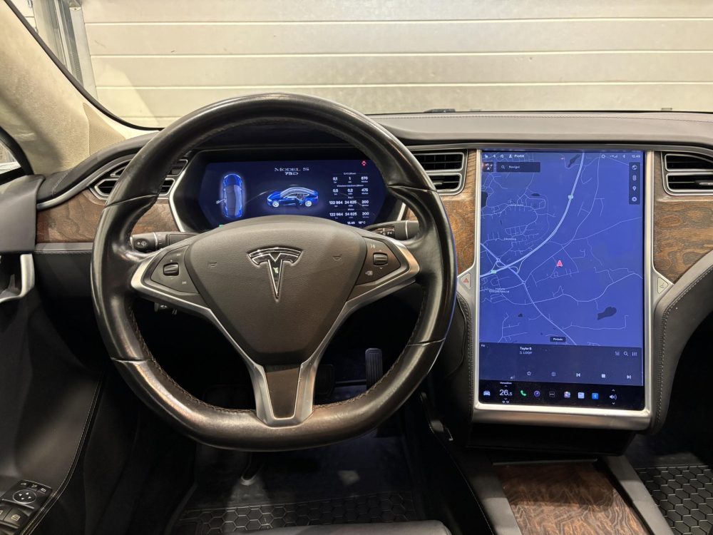 Tesla Model S 12