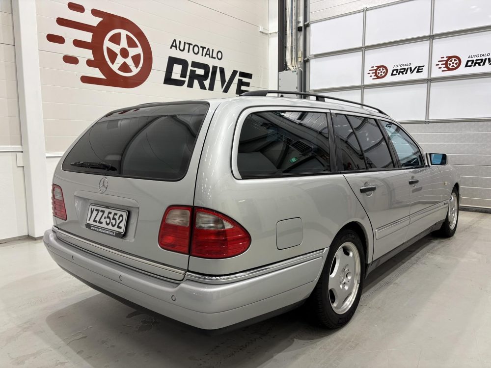 Mercedes-Benz E 8