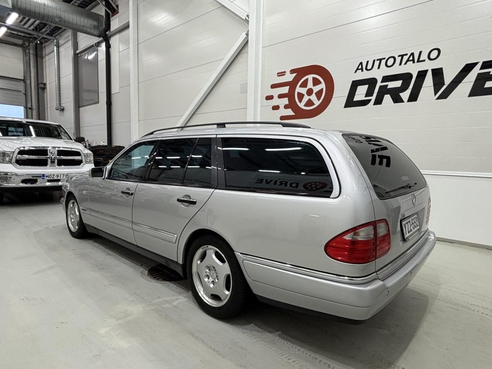 Mercedes-Benz E 4