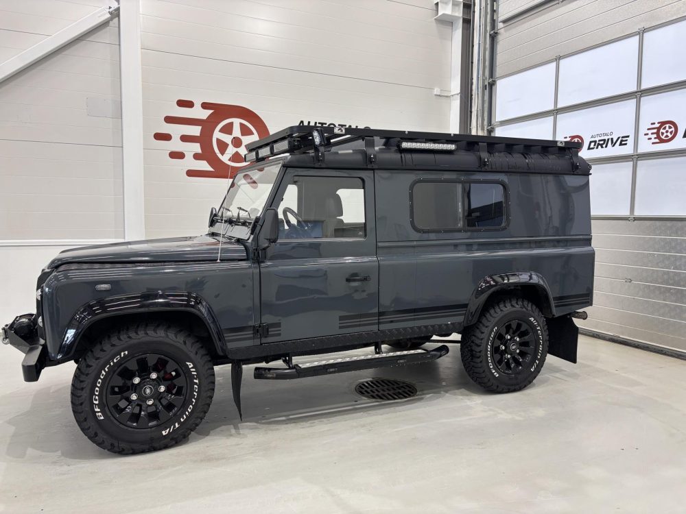 Land Rover Defender 2