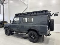 Land Rover Defender 4