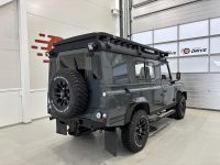 Land Rover Defender 6