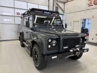 Land Rover Defender 10