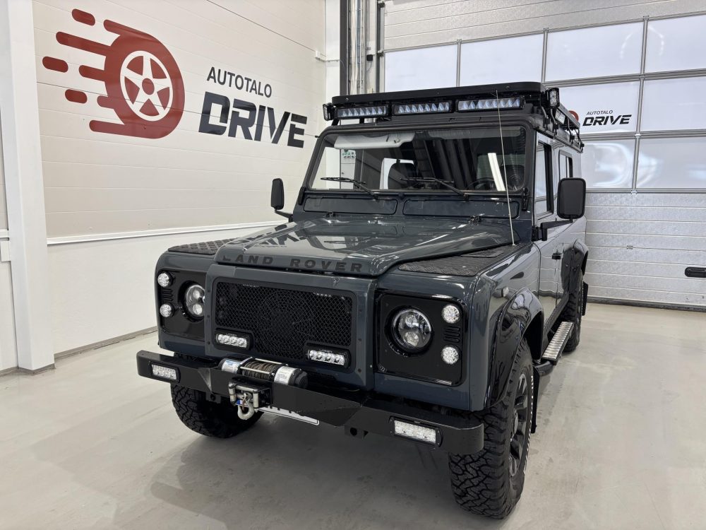 Land Rover Defender 11