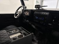 Land Rover Defender 17