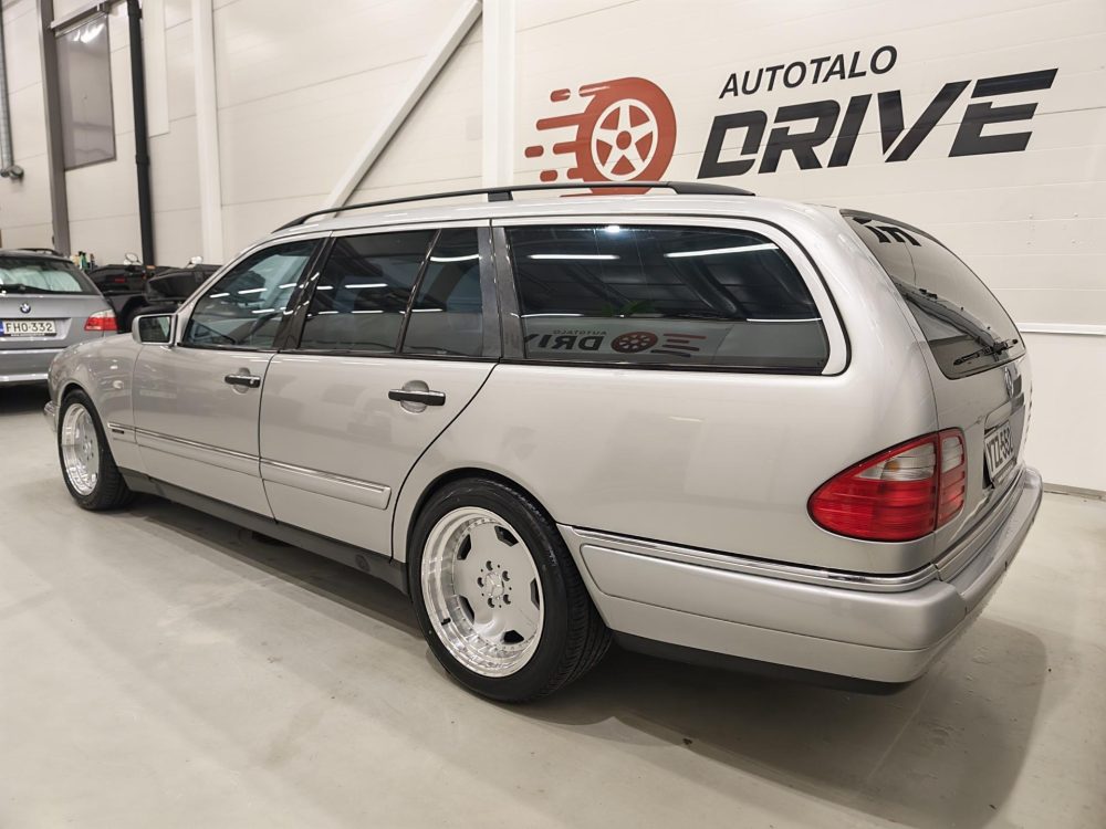 Mercedes-Benz E 4