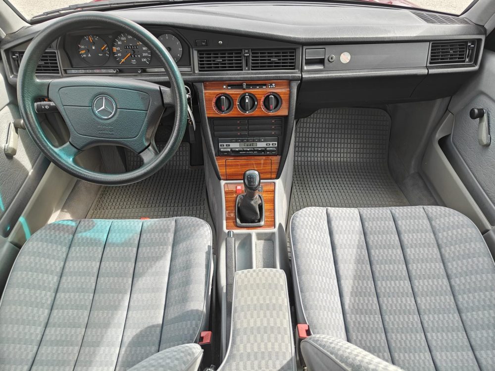 Mercedes-Benz 190 11