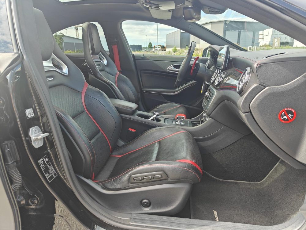Mercedes-Benz CLA 45 AMG 17