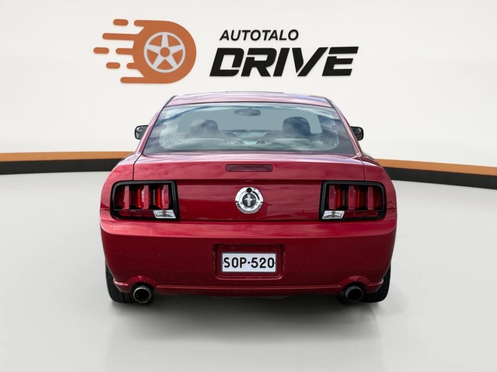 Ford Mustang 4