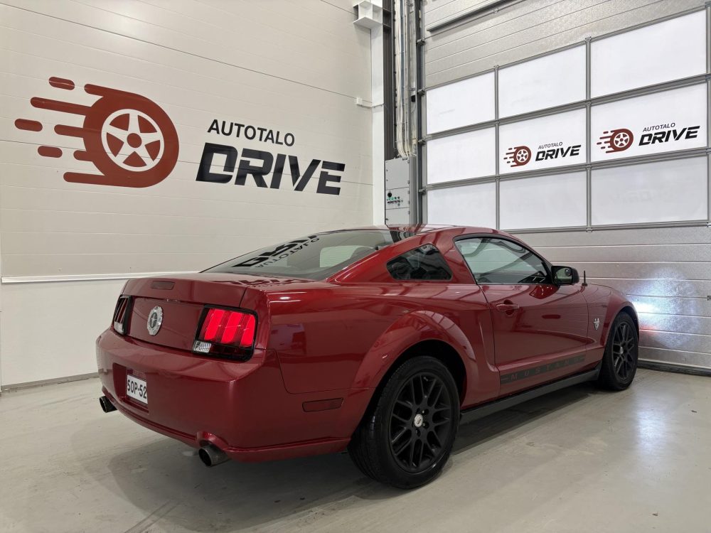 Ford Mustang 4