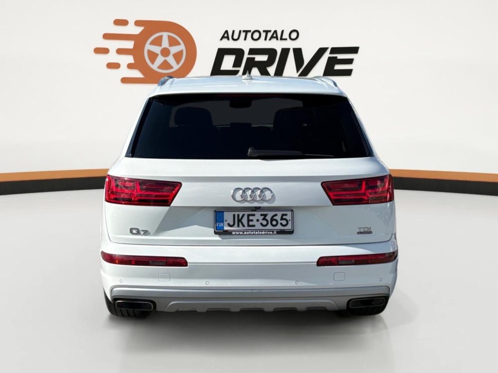 Audi Q7 4