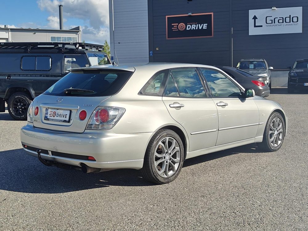Lexus IS 6