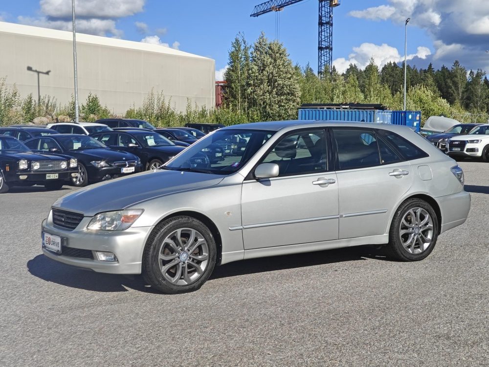 Lexus IS 2