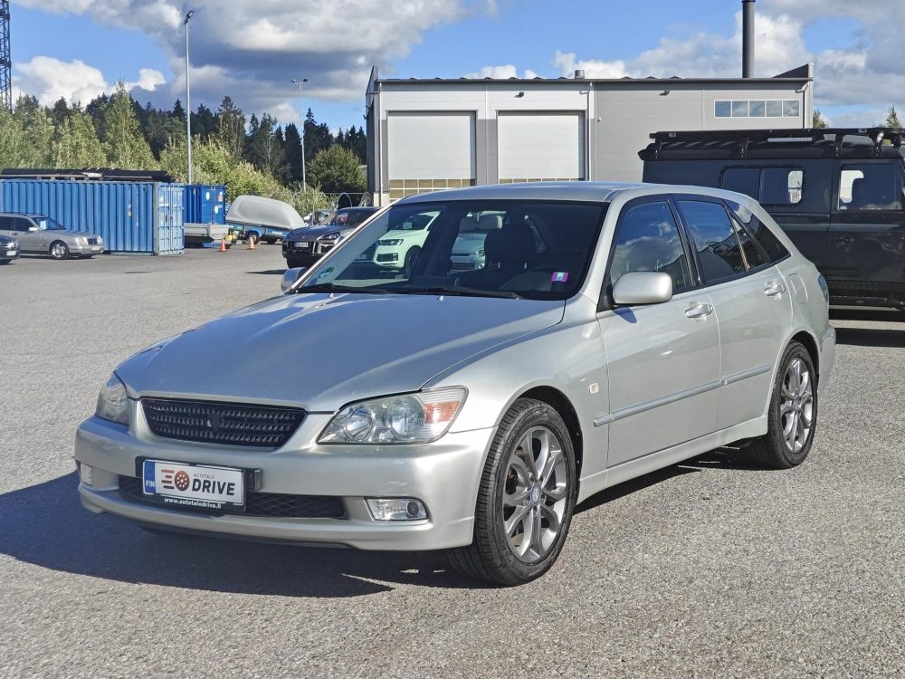 Lexus IS 1