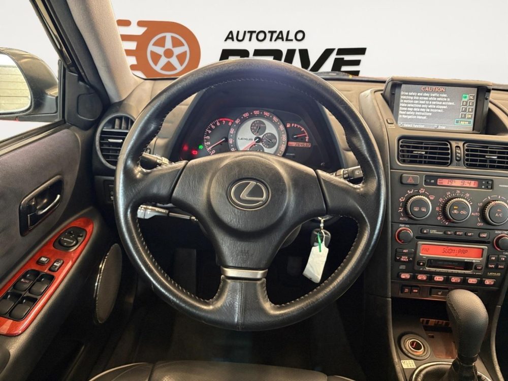 Lexus IS 12