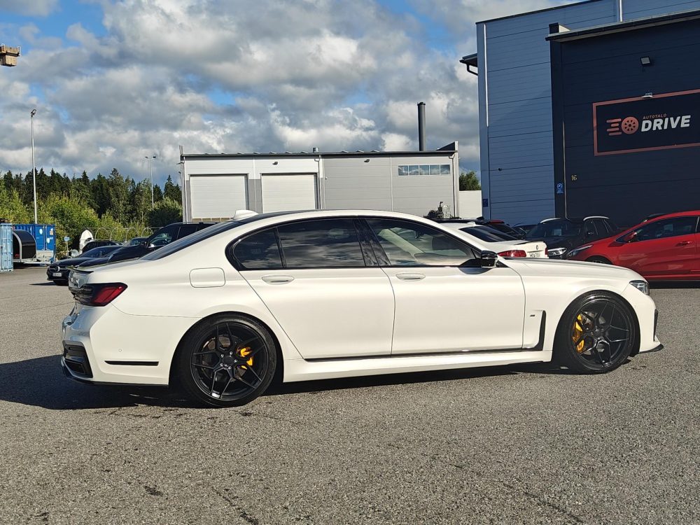 BMW 745 8