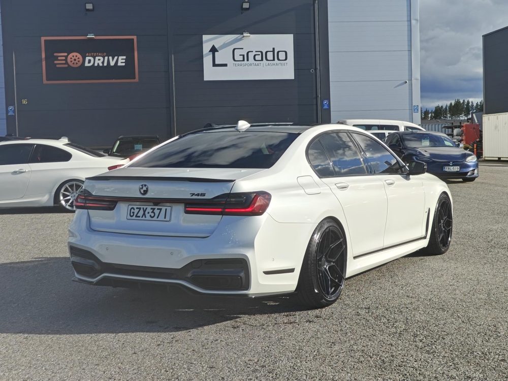 BMW 745 9