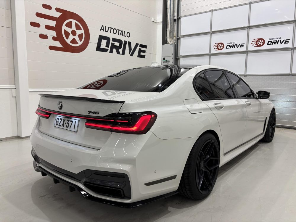 BMW 745 6