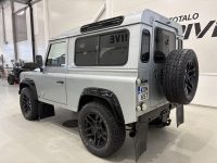 Land Rover Defender 5