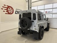 Land Rover Defender 6