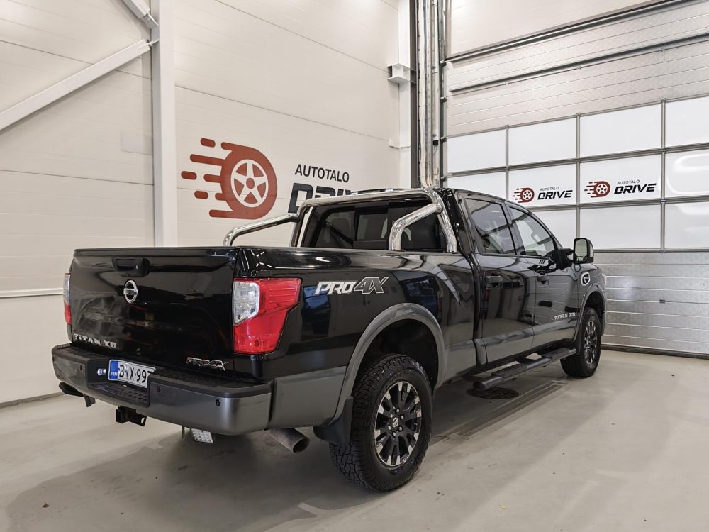 Nissan Titan 6