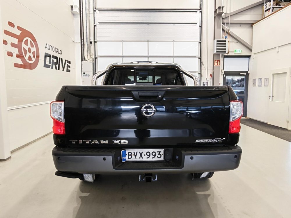 Nissan Titan 5