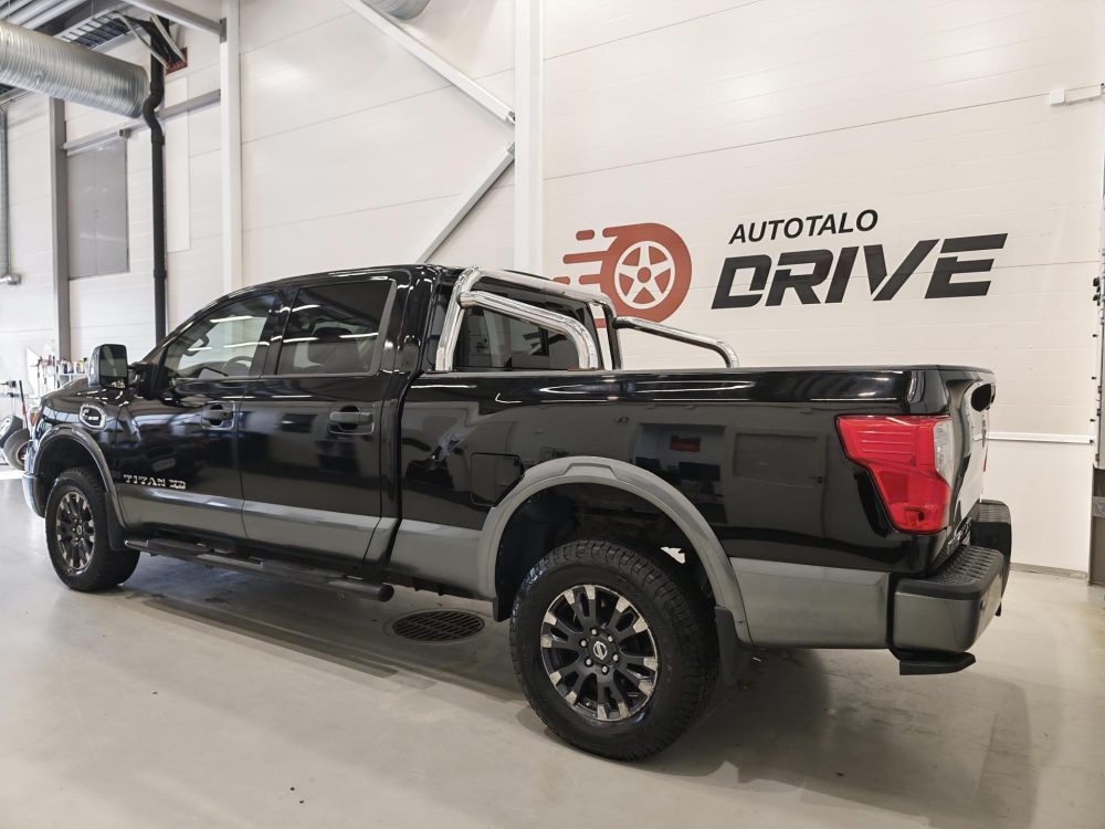 Nissan Titan 4
