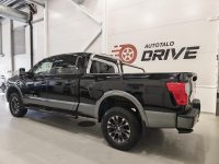 Nissan Titan 4