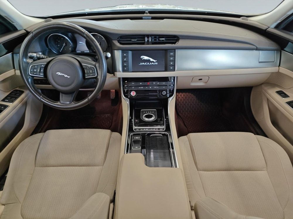 Jaguar XF 11
