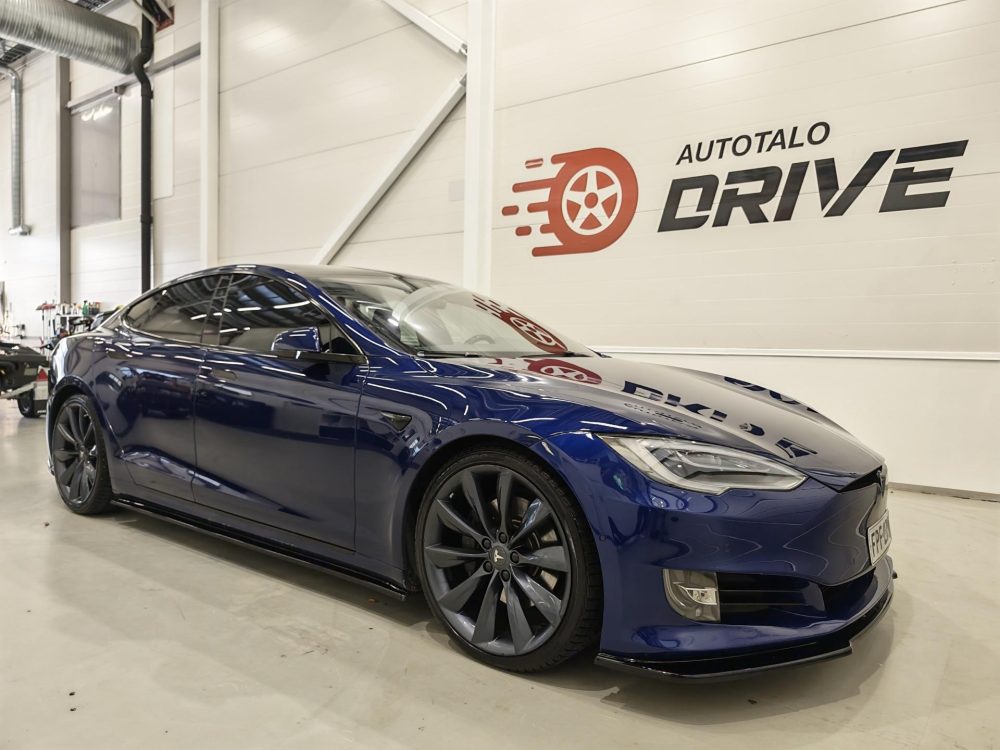 Tesla Model S 8
